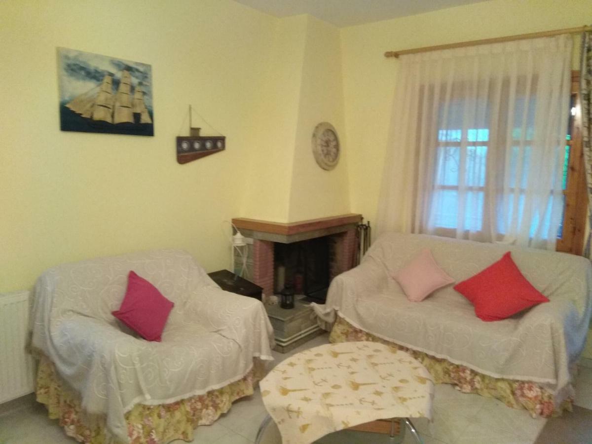Family Seaside House In Mouries Villa Paralia Dionysiou Esterno foto